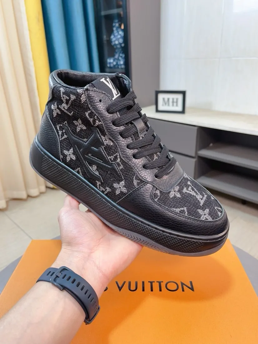 Men's shoes 💰438🌹🌹【LOUIS VUITTON】Same style on Louis Vuitton* official website🚹Men's high-top casual shoes❤️Same style as popular celebrities and big names ~ Best-selling at home and abroad Lv focuses on the checkerboard series...Imported first-layer cowhide with special fabrics➕Full sheep leather lining➕Brand-specific hollow outsole💎Produced by OEM The highest version🔍🔍Number of codes: 38-44,
